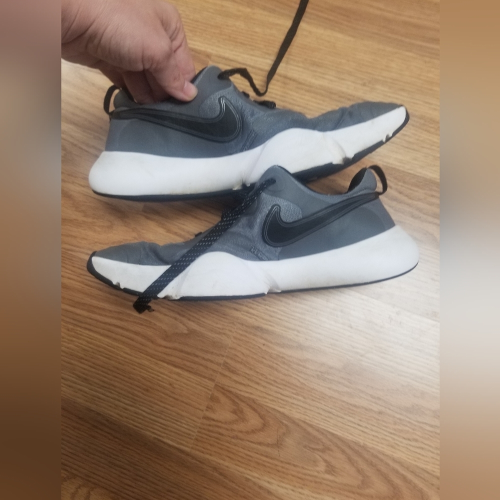 Mens Nike Tennis Shoes Size 8.5